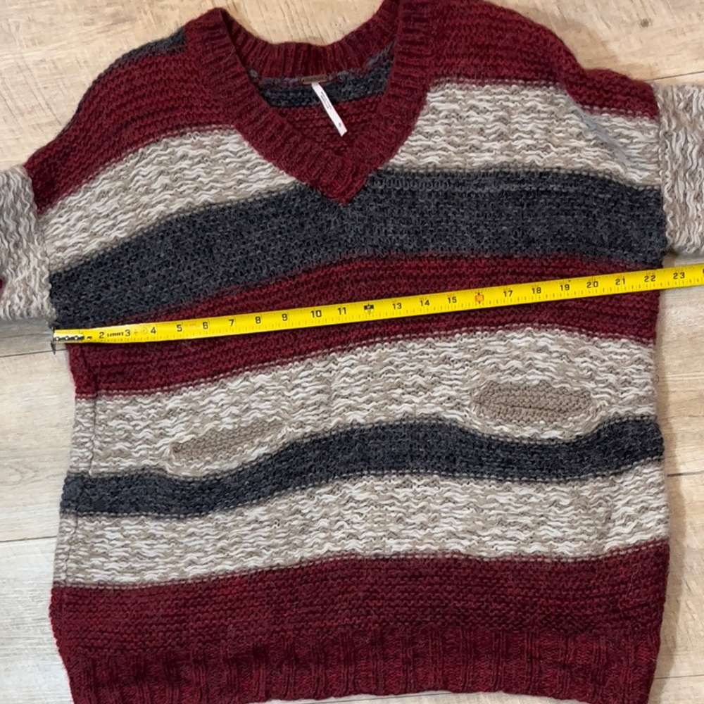 Free People Women’s V-neck Oversized Wool/ Alpaca Blend Sweater Size Small - Picture 4 of 6